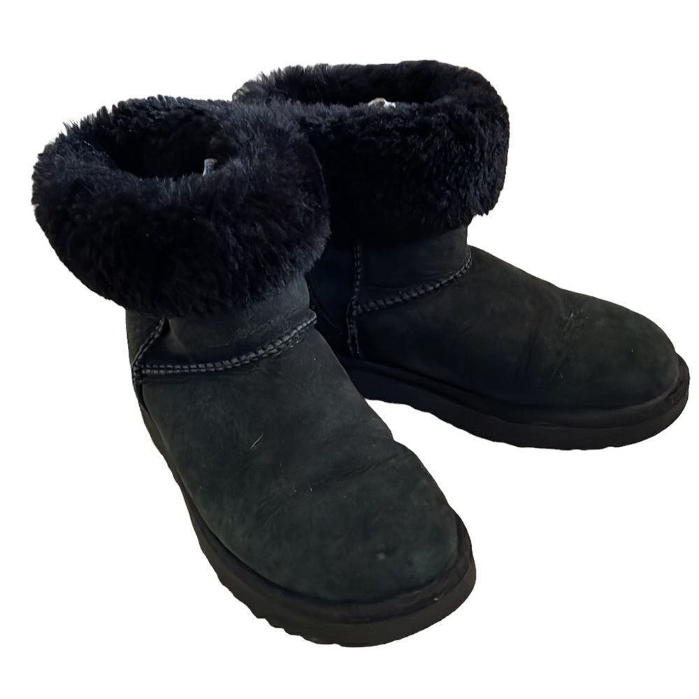 UGG ~ Women’s Classic~ Shearling Black Suede Sheepskin Fur~1016223~size 6